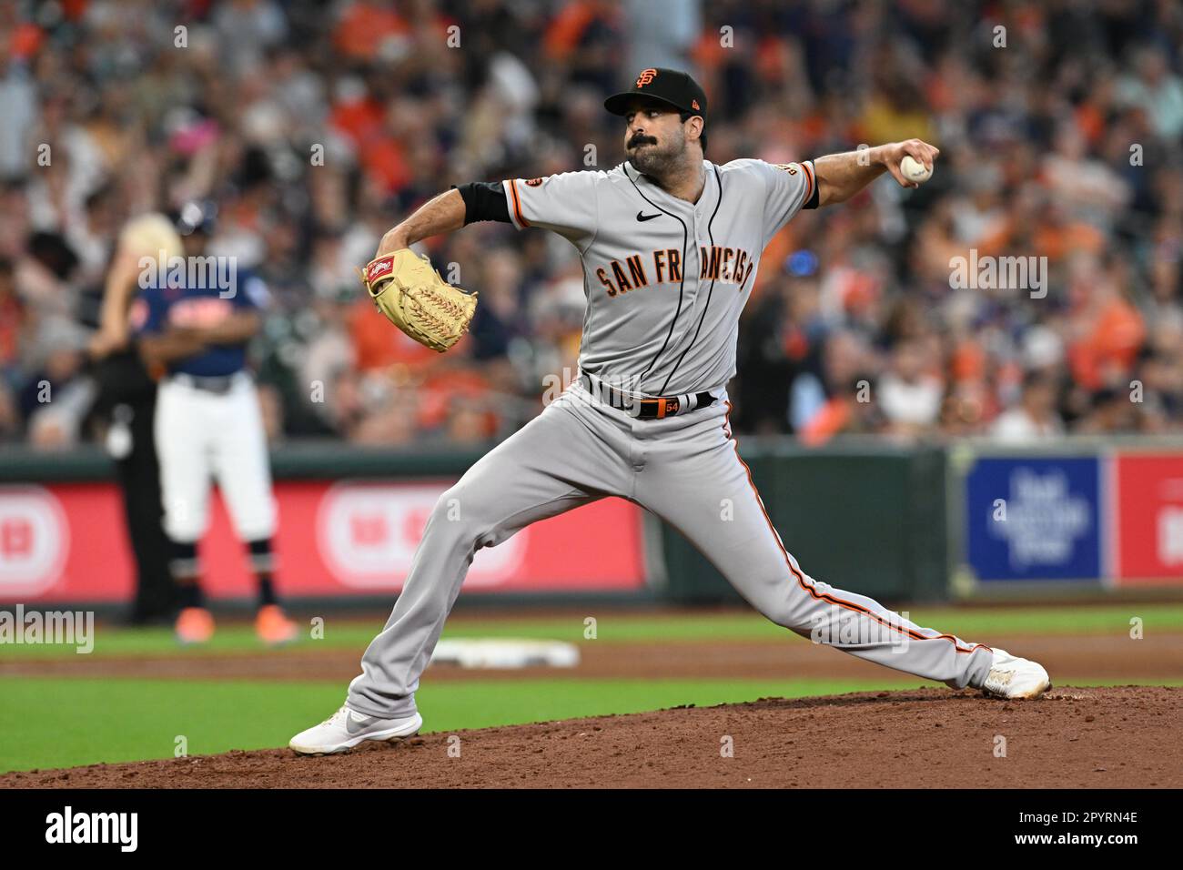 San Francisco Giants cruche de secours Scott Alexander (54) dans le fond du huitième repas pendant le match MLB entre les San Francisco Giants et t Banque D'Images