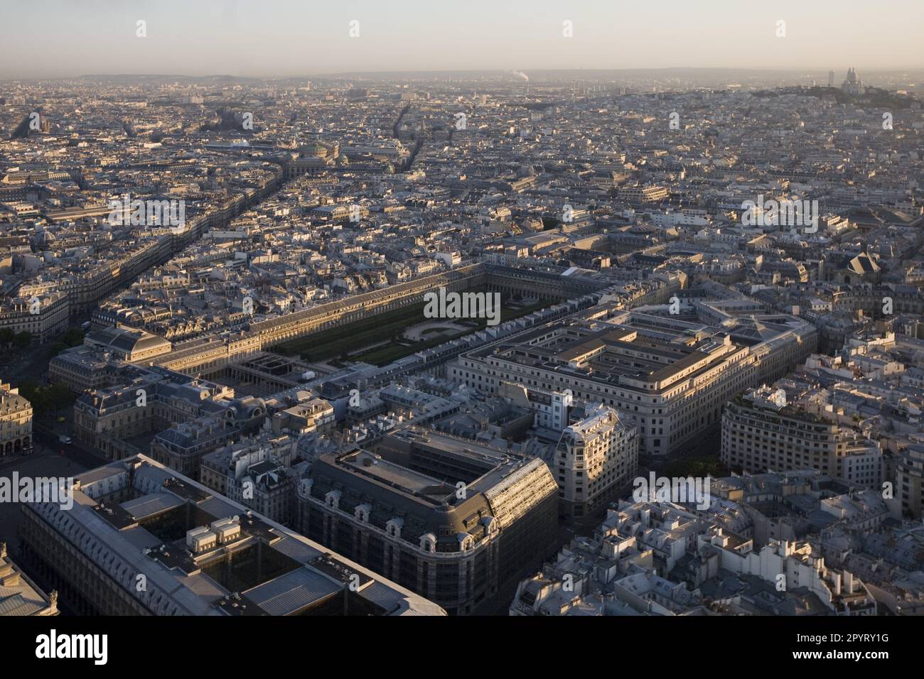FRANCE. PARIS (75) 1ST ARRONDISSEMENT. VUE AÉRIENNE DU CONSEIL D'ETAT ET DU QUARTIER DU PALAIS ROYAL Banque D'Images