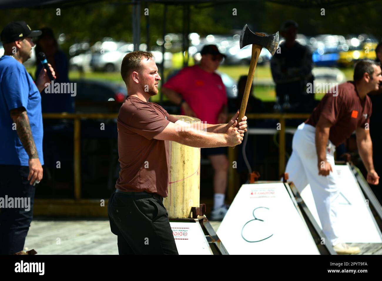 Auckland, Nouvelle-Zélande - mars 2023. Sports de bûcherons pratiquant dans un parc public. Timbersports sont extrêmement populaires en Nouvelle-Zélande Banque D'Images