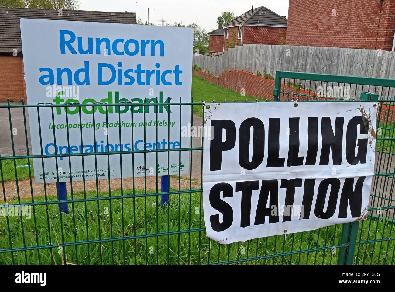 Bureau de vote à Runcorn and district foodbank, centre des opérations, 53a Russell Rd, Runcorn, Halton, Cheshire, Angleterre, Royaume-Uni, WA7 4BH Banque D'Images