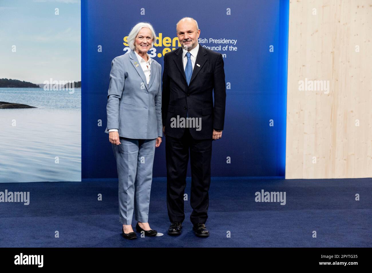 Stockholm, Sverige. 05th mai 2023. Le ministre suédois de la Santé, Acko Ankarberg Johansson, souhaite la bienvenue à Orazio Schillaci, ministre italien de la Santé, lors de la réunion informelle de l'UE entre les ministres de la Santé du XPO scandinave à Märsta à Stockholm vendredi 05 mai.Foto: Christine Olsson/TT/Kod 10430 crédit: TT News Agency/Alay Live News Banque D'Images