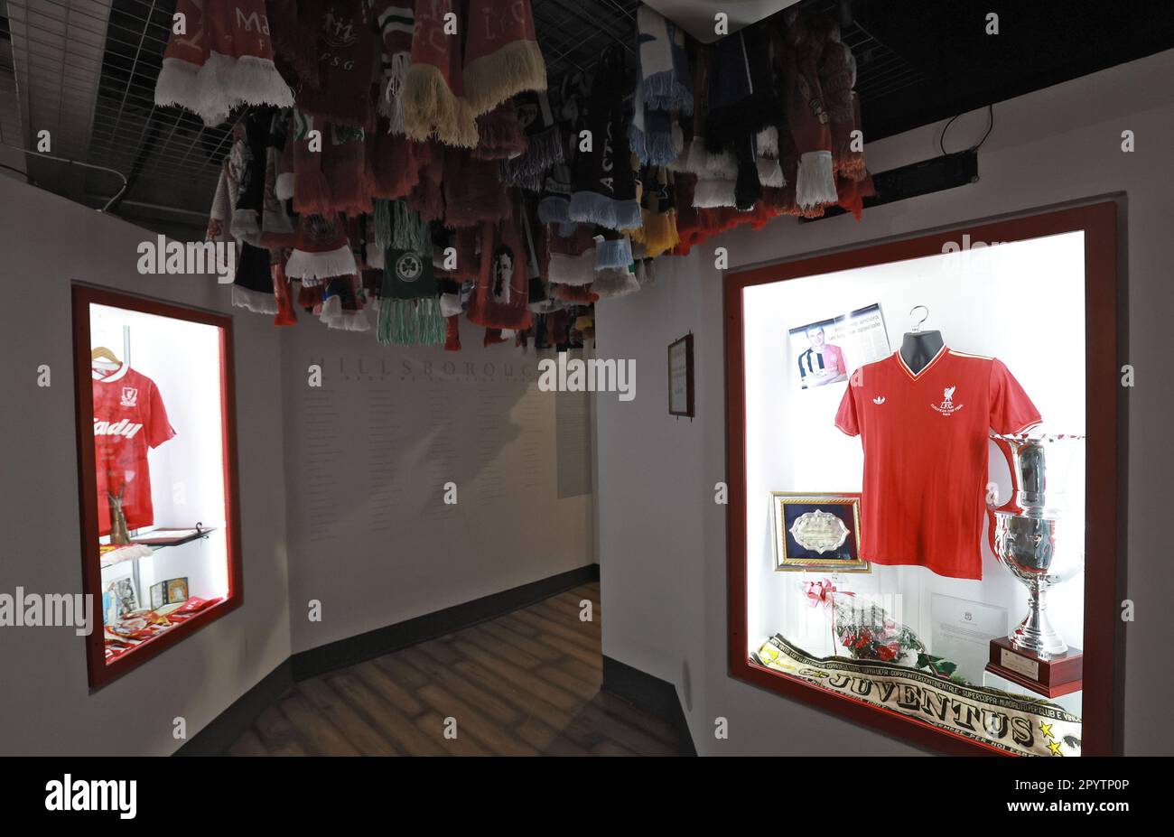 Liverpool, Royaume-Uni. 04th mai 2023. Anfield est un stade de football à Anfield, Liverpool, Merseyside, en Angleterre, qui a une capacité de 53 394 places, ce qui en fait le septième plus grand stade de football d'Angleterre. C'est le siège de Liverpool F.C. depuis leur formation en 1892. C'était à l'origine la maison d'Everton de 1884 à 1891, avant de s'installer à Goodison Park après un conflit avec le président du club, à Liverpool, en Angleterre, sur 04 mai 2023. Photo: Sanjin Strukic/PIXSELL crédit: Pixsell/Alay Live News Banque D'Images