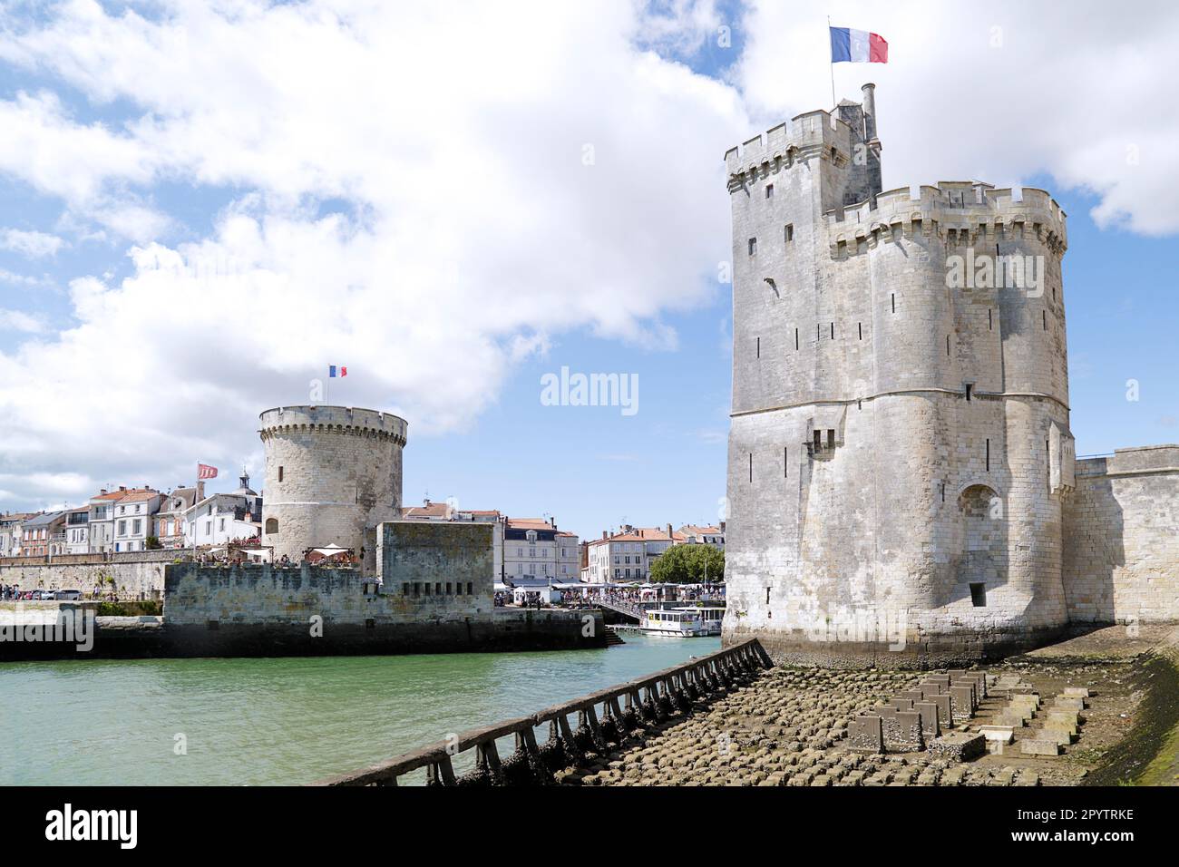 Les tours de la rochelle Banque de photographies et d’images à haute ...