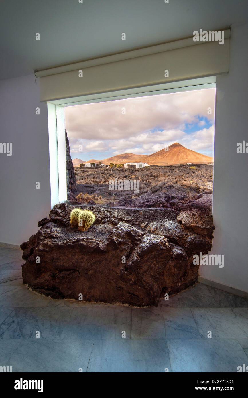 Espagne, îles Canaries, île de Lanzarote. Tahiche. Maison dans et sur les rochers de lave de Cesar Manrique. Fondation Cesar Manrique. Salle d'exposition. Banque D'Images