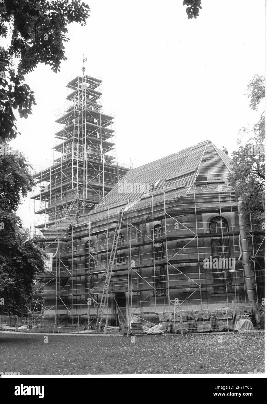 Friedrichskirche encadré sur la Weberplatz à Babelsberg. Nowaches. Église protestante. Photo: Joachim Liebe, 11.10.1996 [traduction automatique] Banque D'Images