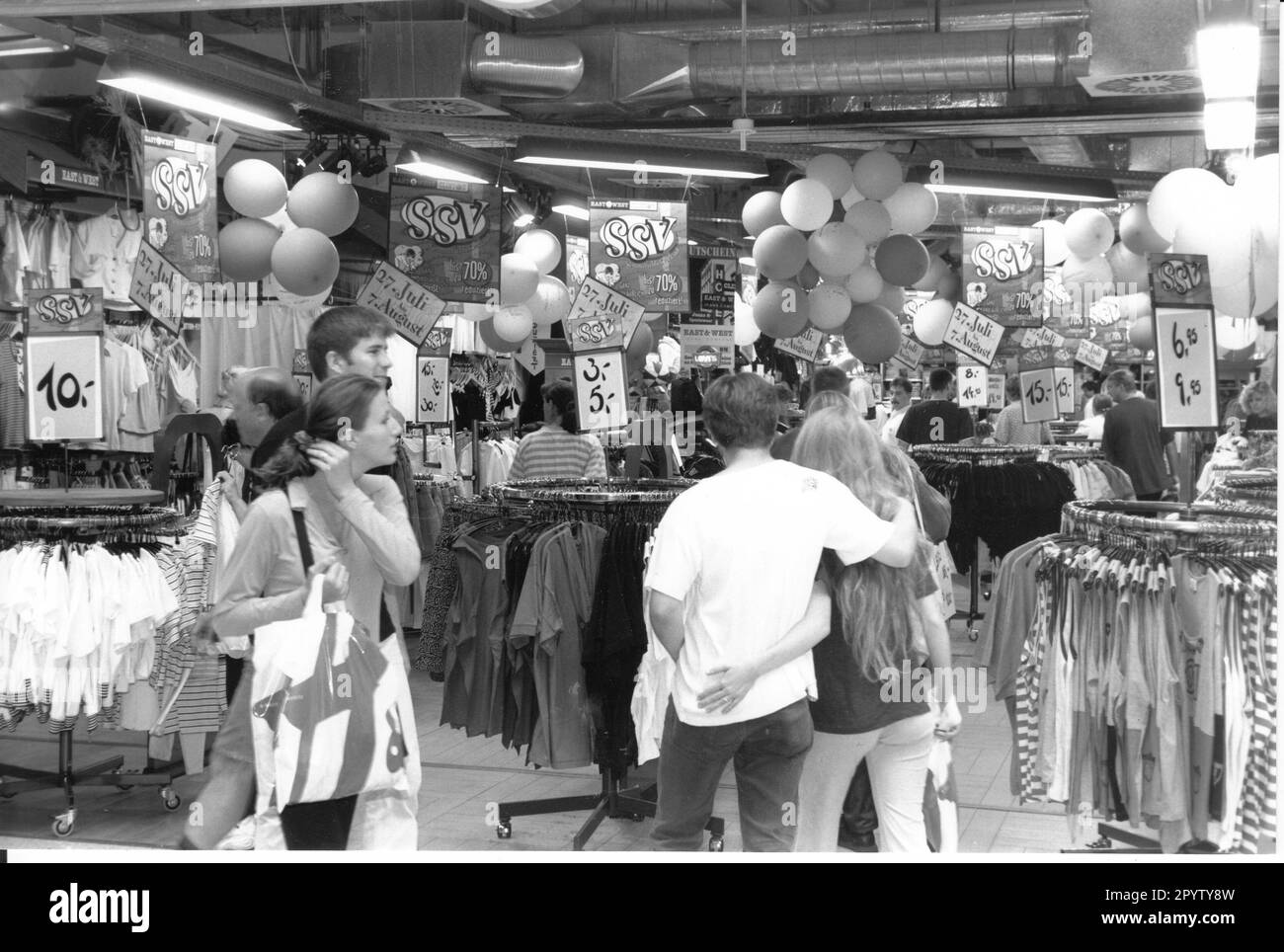 Soldes d'été au Stern Centre. SSV. Centre commercial. Commerce. Photo: Joachim Liebe, 28.06.1998 [traduction automatique] Banque D'Images