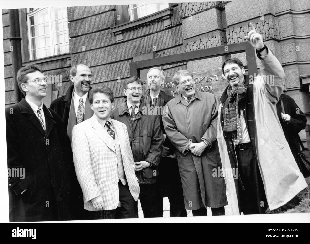 Une visite de politiciens locaux suédois à la tête du département social Jann Jakobs(r.) Was Lively.photo:MAZ/Christel Köster, 10.02.1998 [traduction automatique] Banque D'Images