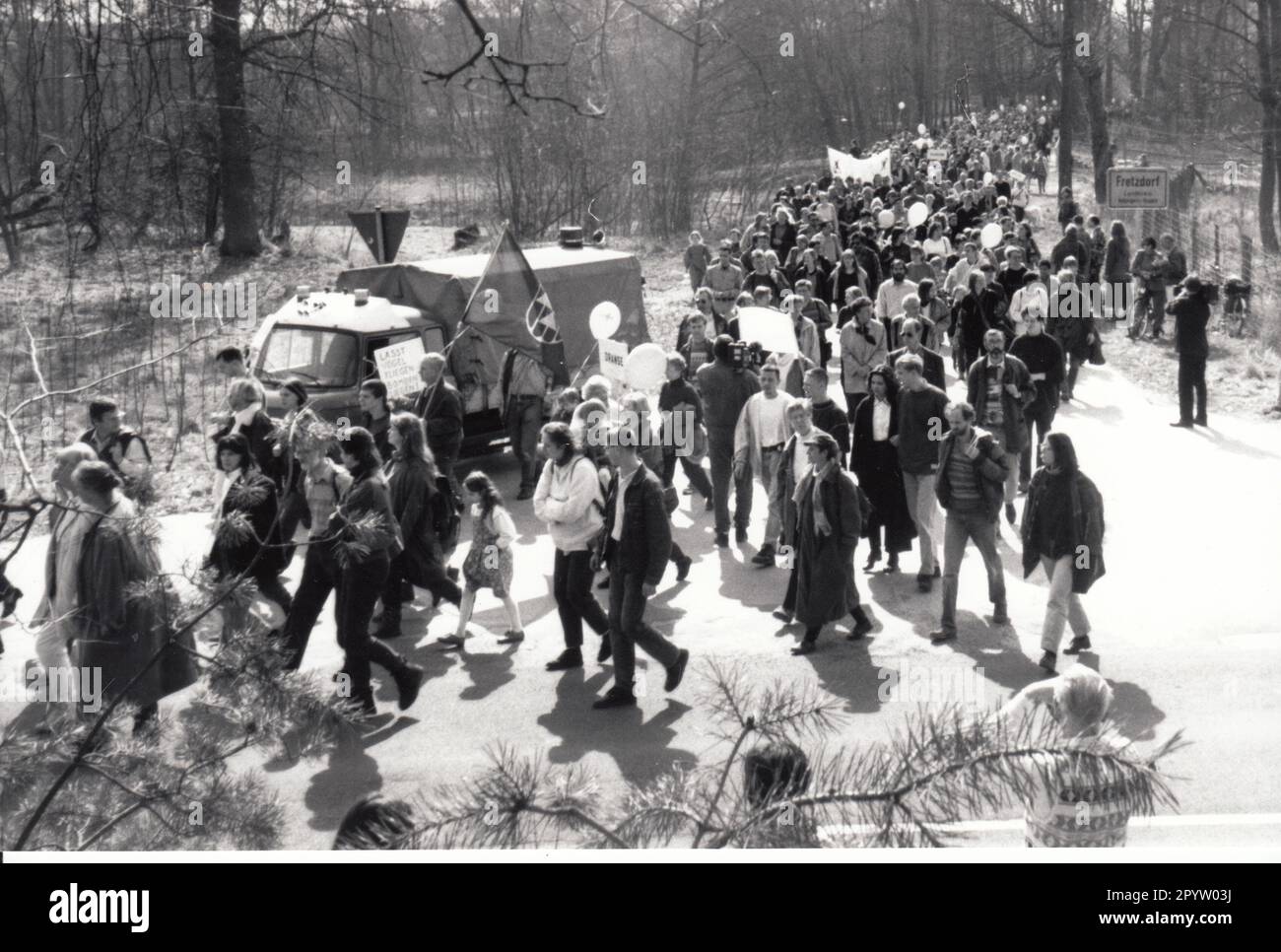 'Mars de Pâques. Manifestation de l'initiative citoyenne ''Freie Heide'' à Fretzdorf contre l'utilisation militaire de la zone d'entraînement militaire dans le Kyritzer-Ruppiner-Heide. Photo: MAZ/Peter Sengpiehl,09.04.1998 [traduction automatique]' Banque D'Images