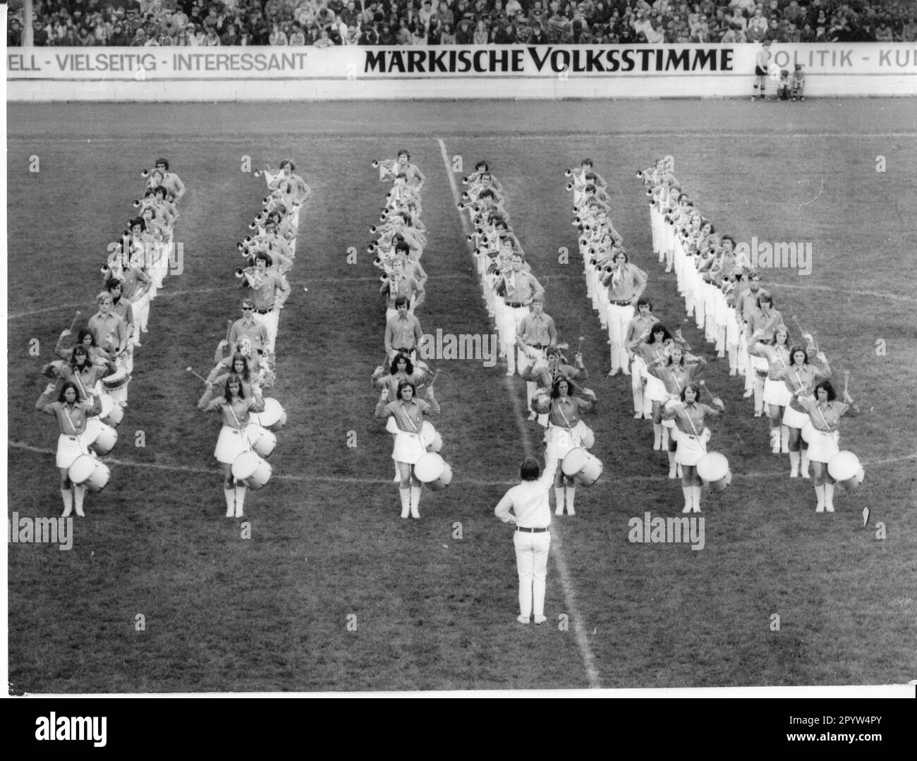 'Potsdam fanfare train '''Dr. Richard Sorge'' du SG Dynamo Potsdam. Probablement au stade Ernst Thälmann à Potsdam. Bande de marche. Groupe de musique. GDR. Historique.photo: MAZ/Archiv, date inconnue, mais avant le tour. [traduction automatique]' Banque D'Images