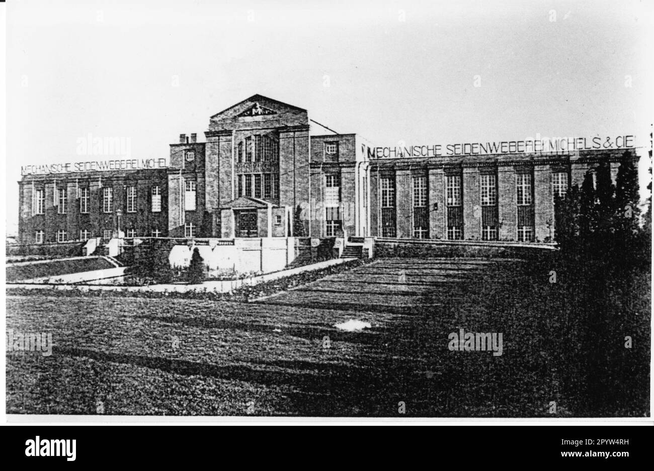 Sur le site de MAZ d'aujourd'hui, Hermann Muthesius a construit ce bâtiment d'usine pour la construction mécanique de la soie de Wesing Michels et Cie en 1912/13. Historique. Photo: MAZ/Archive 1912/13 [traduction automatique] Banque D'Images