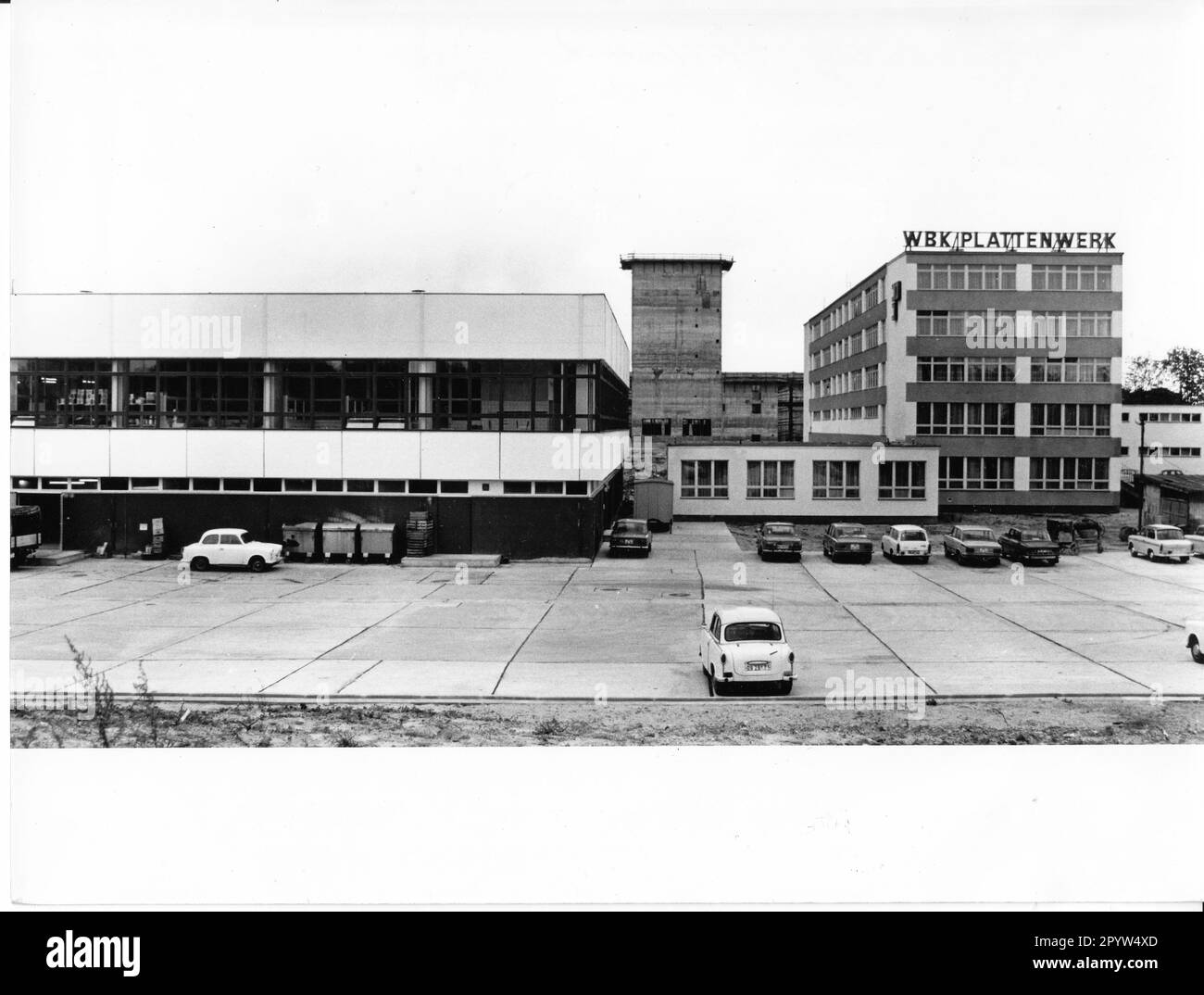 Production de panneaux muraux et de plafond pour la construction de logements. Wohnungsbaukombinat (WBK) Plattenwerk Brandenburg. Usine. GDR. historique. Photo: MAZ/Bruno Wernitz, septembre 1978. [traduction automatique] Banque D'Images