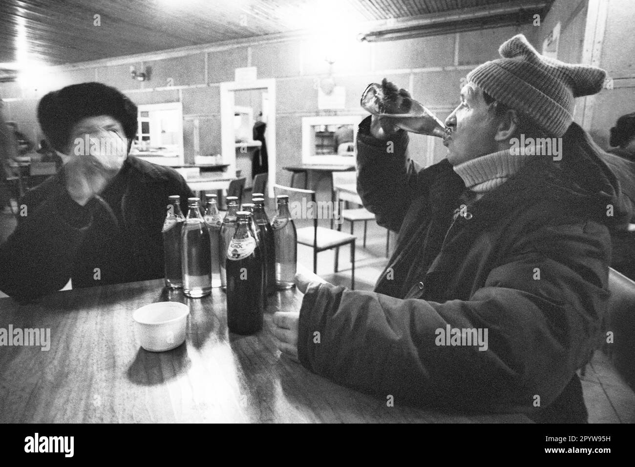 URSS, Leningrad, 06.07.1991. Archive: 28-27 pour votre archive photo: Alcool, un gros problème dans la population [traduction automatique] Banque D'Images