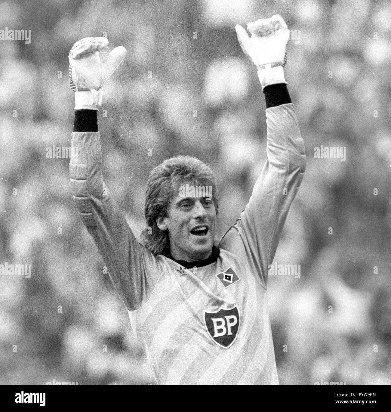 Finale de la coupe DFB : Hamburger SV - Stuttgarter Kickers 3:1 /20.06.1987/ gardien de but Uli Stein (HSV) Cheers [traduction automatique] Banque D'Images