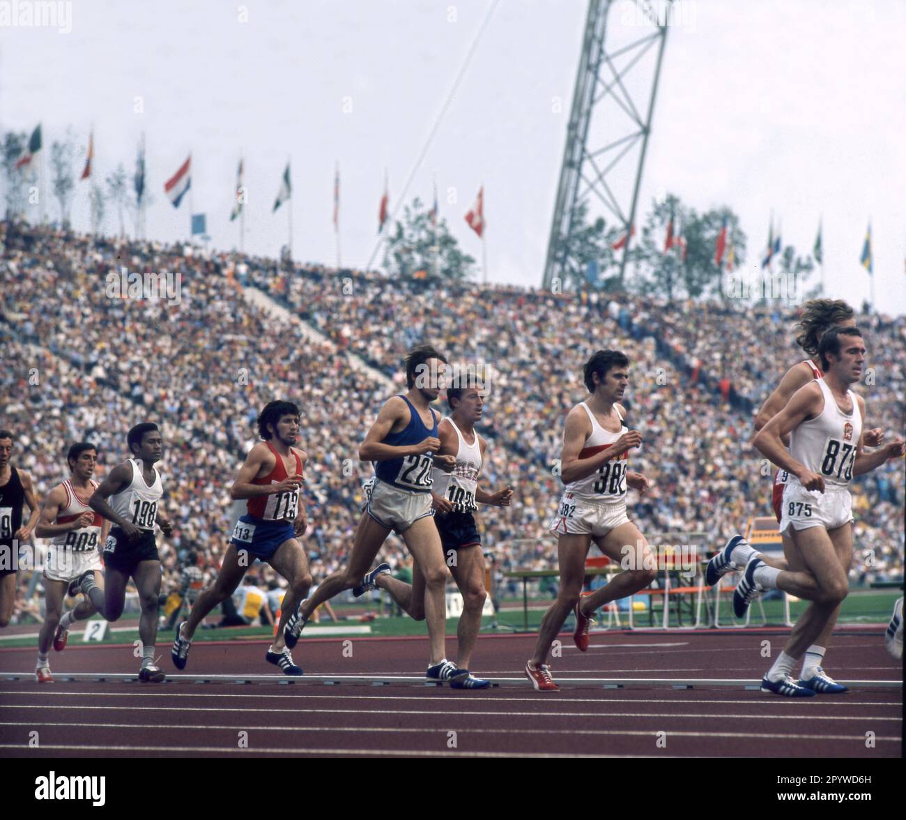 Jeux Olympiques Munich 1972: Le champ des coureurs 5000m: Avec Jürgen May (GDR/3rd de droite) et la dernière gagnante Lasse Viren (fin/Centre) 10.09.1972. [traduction automatique] Banque D'Images