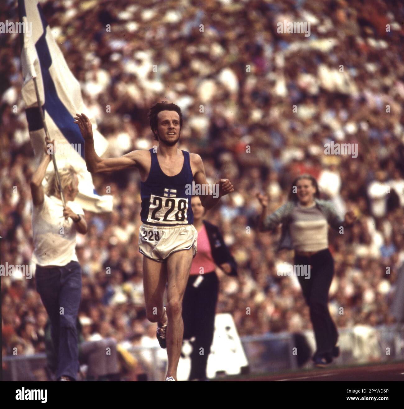 Jeux Olympiques Munich 1972: 10 000m: Lasse Viren (fin) sur le tour d'honneur 03.09.1972. [traduction automatique] Banque D'Images