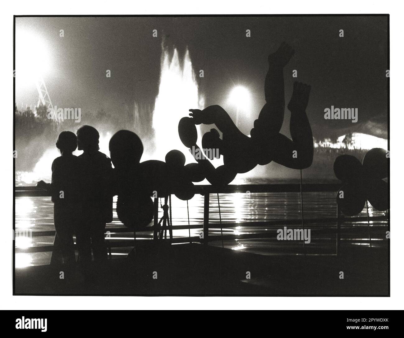 Jouez rue sur le site olympique pour les Jeux olympiques de 1972 à Munich. [traduction automatique] Banque D'Images