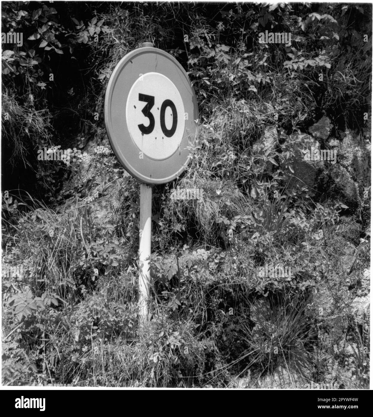 Panneau de signalisation km Banque d'images noir et blanc - Alamy