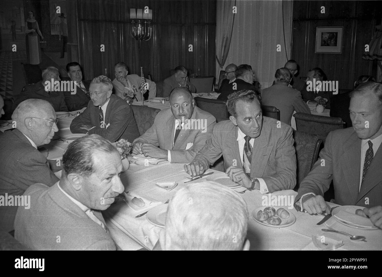 Réunion de la Chambre de commerce américaine (AHK) à l'Hôtel Kempinski à Berlin, octobre 1955. Banque D'Images