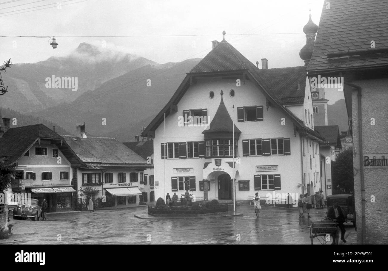 Vue sur l'hôtel de ville et la place du marché de St. Gilgen à Salzkammergut à Salzbourg. Photo non datée, probablement de 1938. Banque D'Images