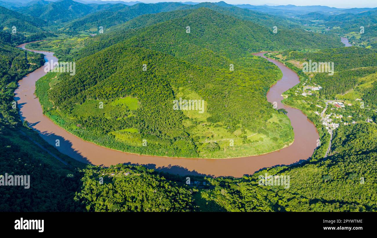 Antenne de la rivière Iguape, site de l'UNESCO Réserve du Sud-est de la forêt atlantique, Parc d'état touristique d'Alto Ribeira, Etat de Sao Paulo, Brésil Banque D'Images