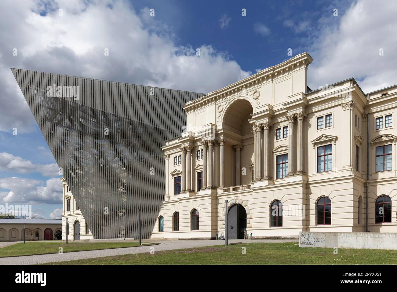 Musée d'histoire militaire des forces armées allemandes, architecte Daniel Libeskind, Dresde, Saxe, Allemagne Banque D'Images
