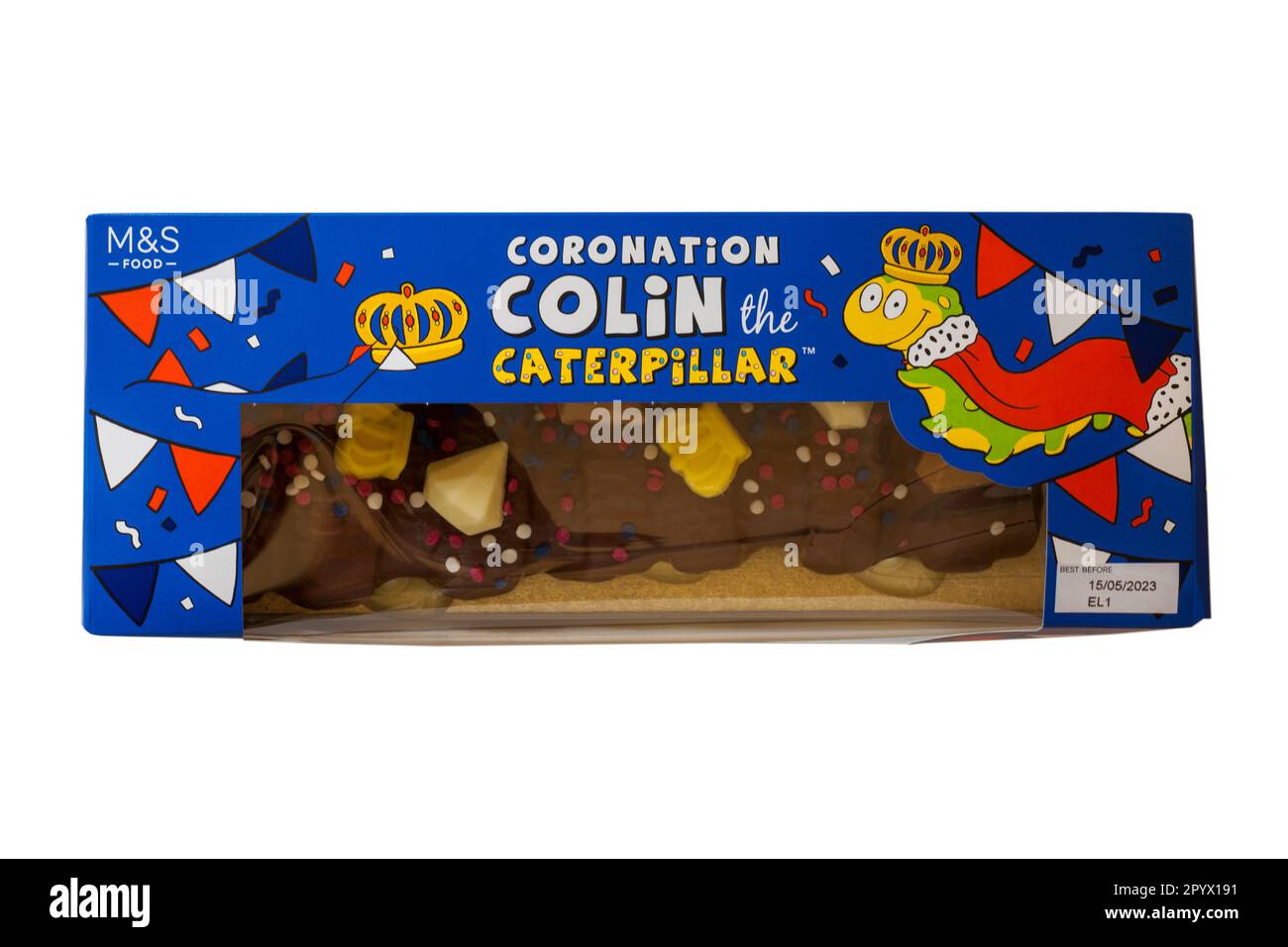 Couronnement Colin le gâteau Caterpillar en boîte de Marks & Spencer M&S isolé sur fond blanc pour le couronnement du roi Charles III Banque D'Images