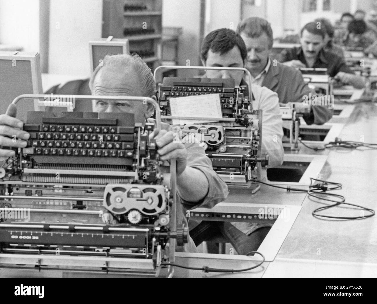 Ligne convoyeur Banque d'images noir et