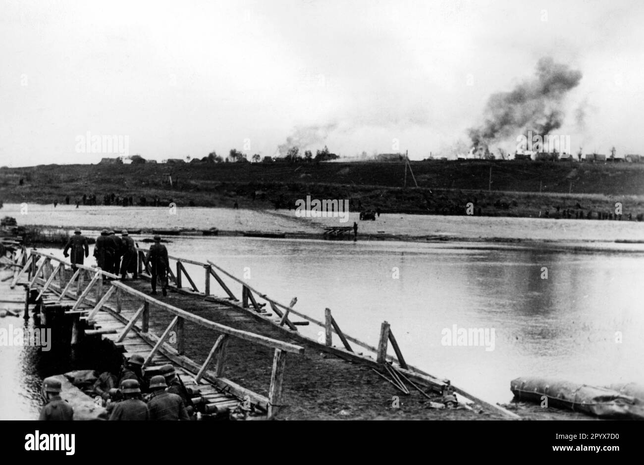 Pont de guerre de la Wehrmacht près de Tomakovo / Ugra. Photo: Cusian. [traduction automatique] Banque D'Images