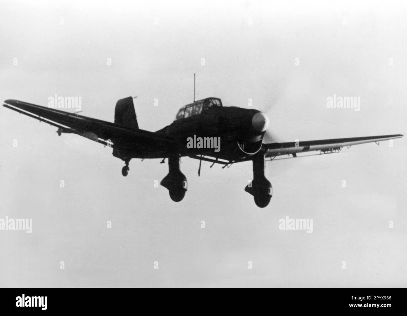 'German Junkers Ju 87 'Stuka' lors d'une attaque contre Malte. Photo: Kayser [traduction automatique]' Banque D'Images