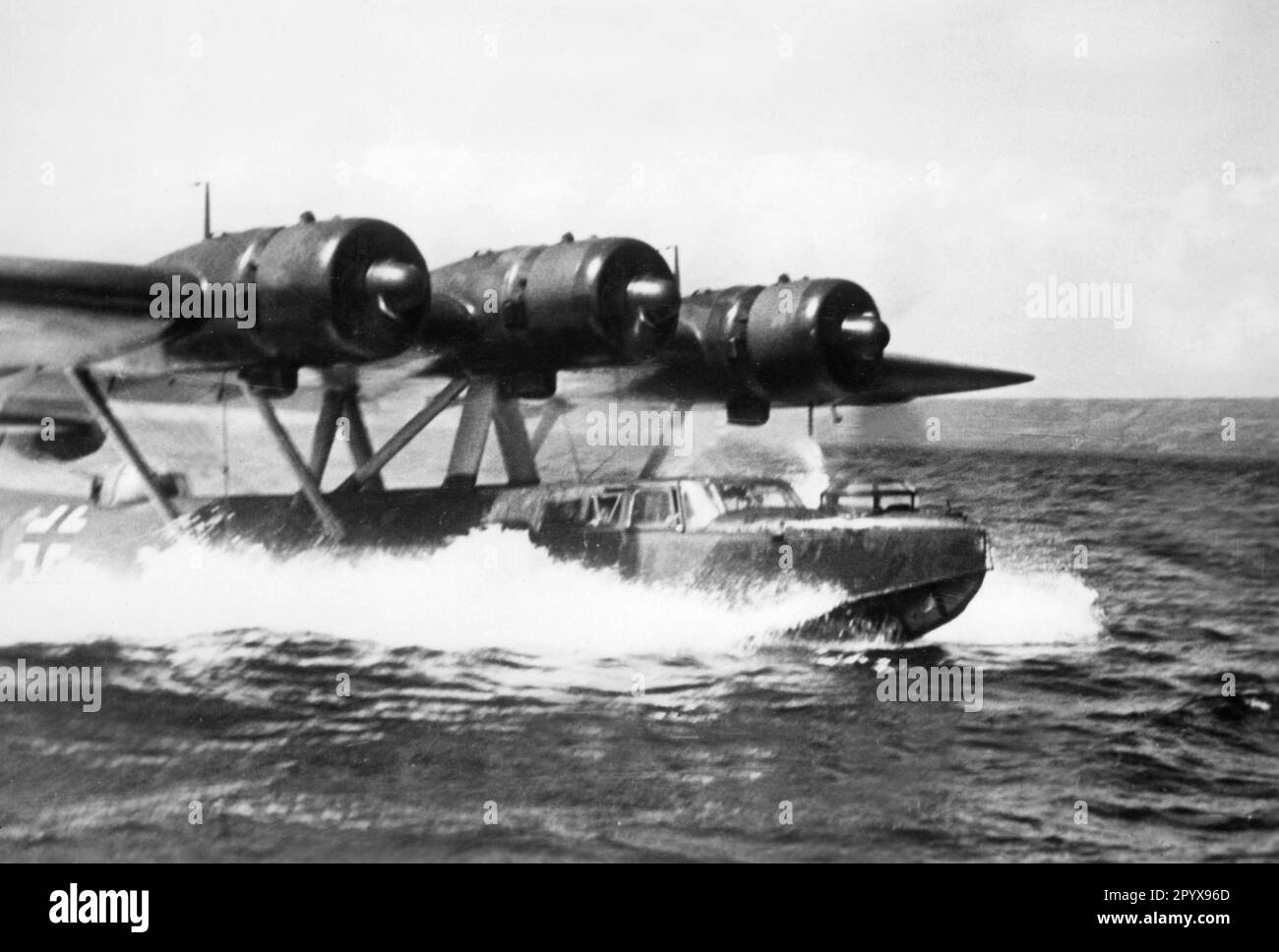 Dornier faire 24 bateau volant pendant le lancement à une base de bateau volant sur la Manche. Photo: Höss. [traduction automatique] Banque D'Images