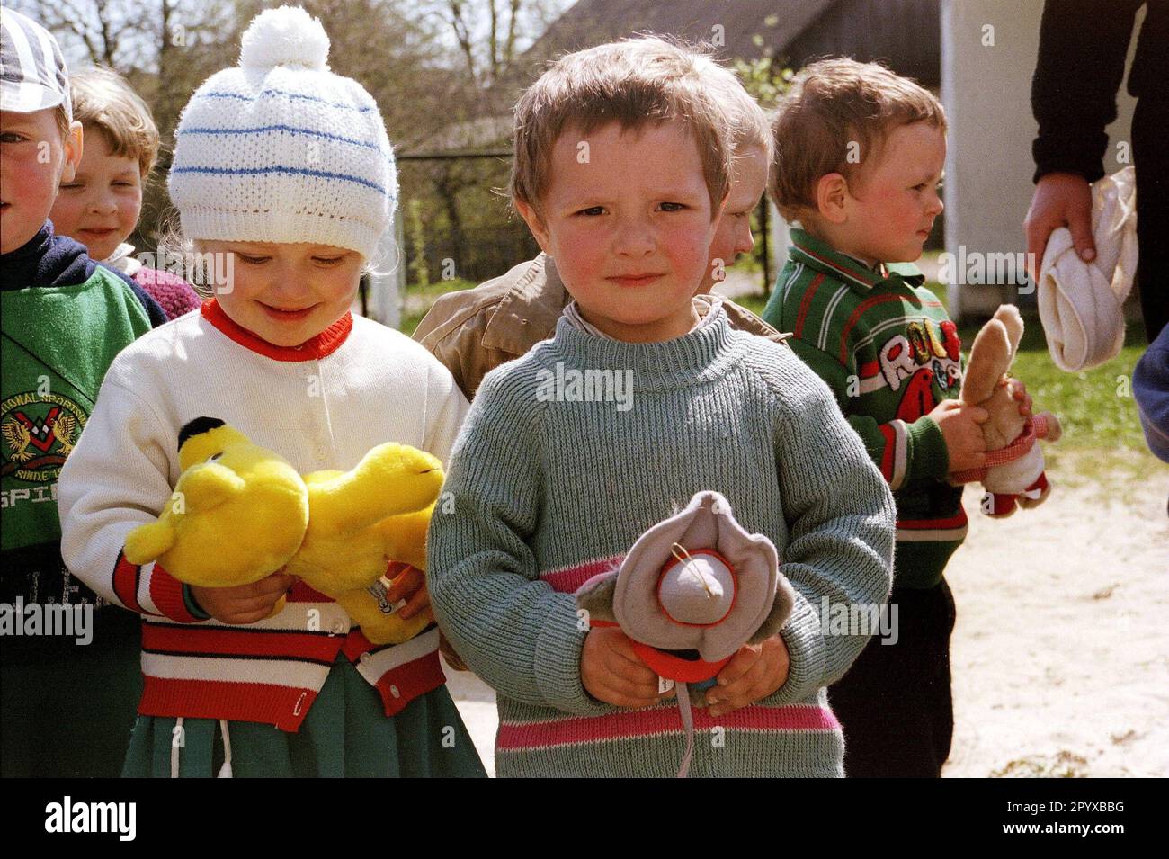 Date d'enregistrement: 05.06.1998 avec un transport d'aide de l'Allemagne  vers les villages bélarussiens en bordure de la zone d'exclusion autour du  réacteur nucléaire de Tchernobyl, des animaux en peluche pour enfants sont