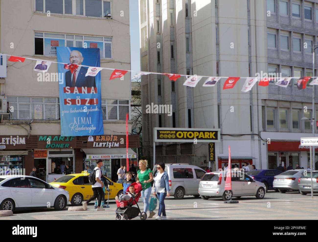 5 mai 2023: Gaziantep, Turquie. 05 mai 2023. Des chants de campagne et des danses, des bannières politiques et des panneaux publicitaires sont vus dans de nombreuses parties de la ville de Gaziantep, dans le sud de la Turquie. Les partis turcs poursuivent leurs efforts dans la campagne électorale avant les élections présidentielles et parlementaires de l'14 mai au Turkiye (Credit image: © Zakariya Yahya/IMAGESLIVE via ZUMA Press Wire) USAGE ÉDITORIAL SEULEMENT! Non destiné À un usage commercial ! Banque D'Images