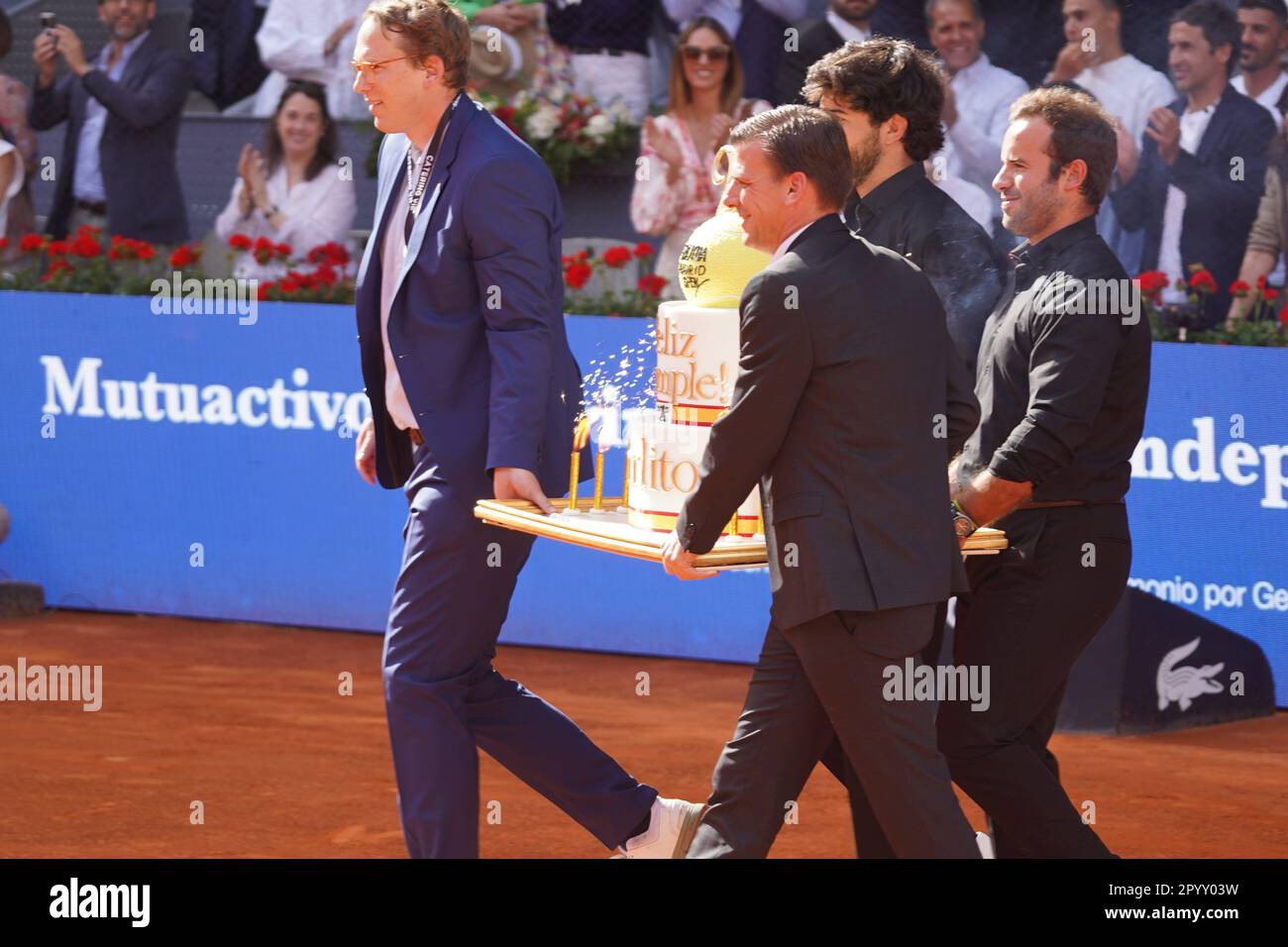 Madrid, Espagne. 05th mai 2023. Carlos Alcaraz célèbre son anniversaire avec victoire et avance à la finale de l'Open de Madrid de Mutua. Madrid, le 05 mai 2023 Carlos Alcaraz celeba con victoria su cumpleaños y avanza a la final del Mutua Madrid Open. Madrid 05 de Mayo de 2023 797/DAVID/CORDONPRESS Credit: CORSON PRESS/Alay Live News Banque D'Images