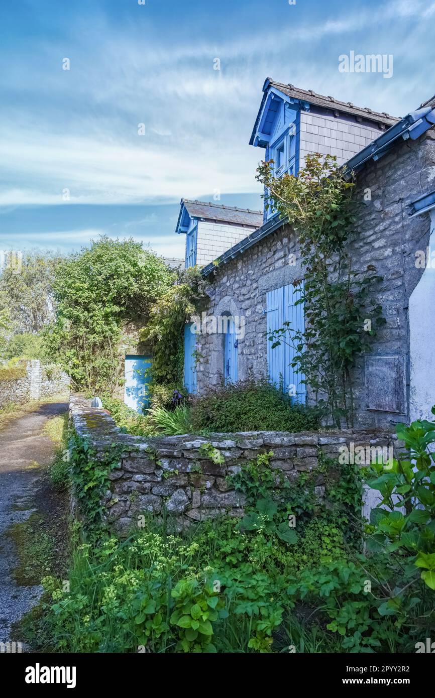 Bretagne, Ile aux Moines dans le golfe du Morbihan, petite rue et belles maisons dans le village Banque D'Images