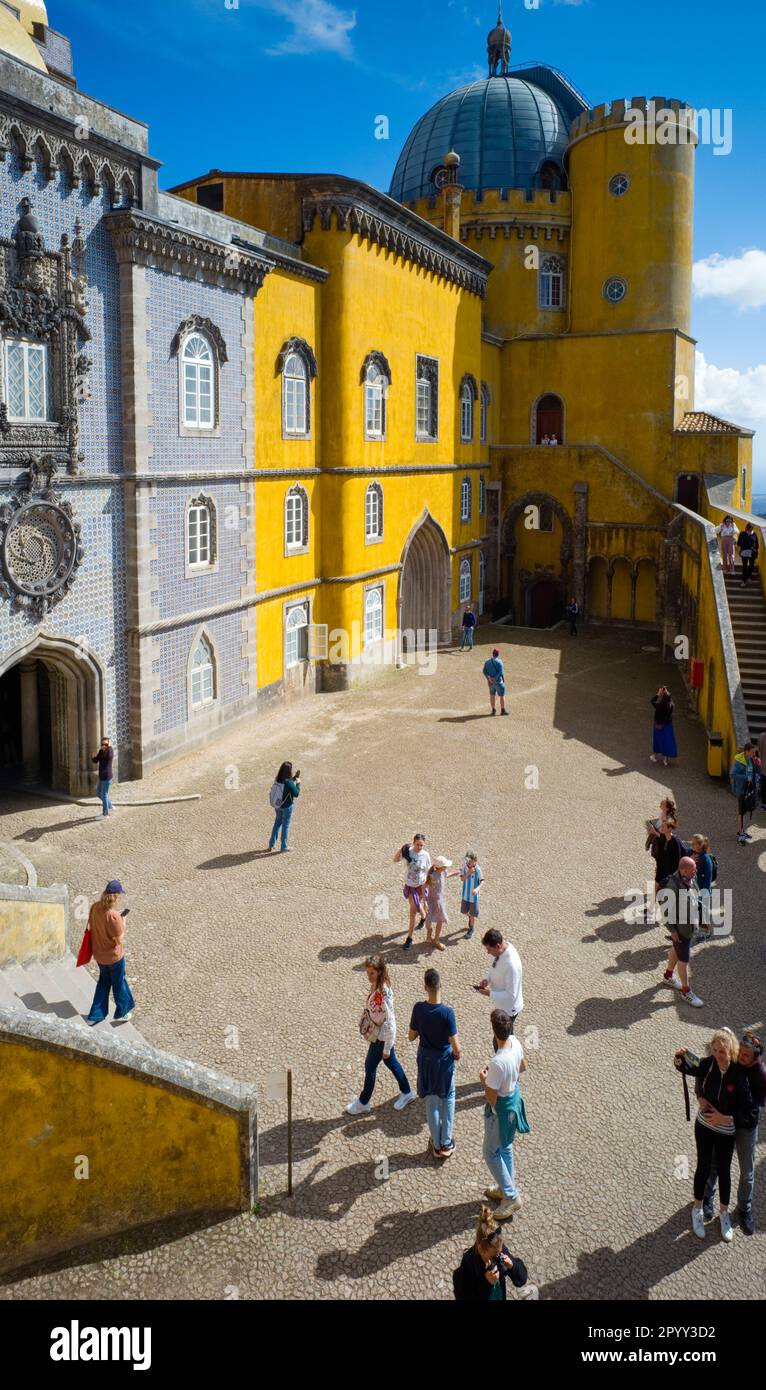 Le Pena Palace de Sintra est coloré et original Banque D'Images