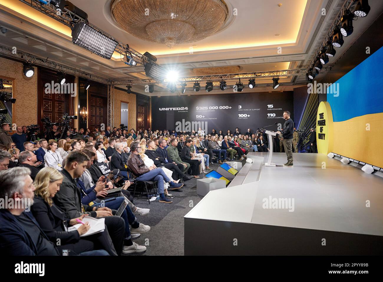 Kiev, Ukraine. 05th mai 2023. Le président ukrainien Volodymyr Zelenskyy a accueilli le sommet du pouvoir de l'unité pour les ambassadeurs de l'association caritative de collecte de fonds de United24, 5 mai 2023, à Kiev, en Ukraine. L'organisme international de bienfaisance a recueilli plus de $330 millions de dollars pour soutenir les hôpitaux et reconstruire l'Ukraine. Crédit: Sarsenov Daniiar/Bureau de presse présidentiel ukrainien/Alamy Live News Banque D'Images
