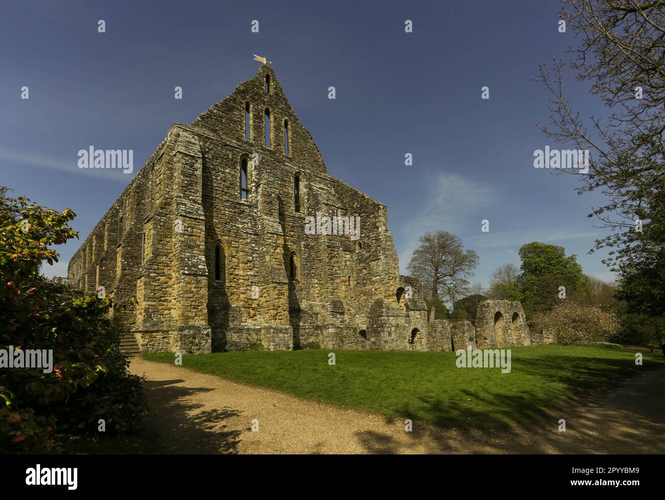 Battle Abbey, le Dorter, les ruines du dortoir des moines à l'abbaye bénédictine de Battle, East Sussex, Angleterre Banque D'Images