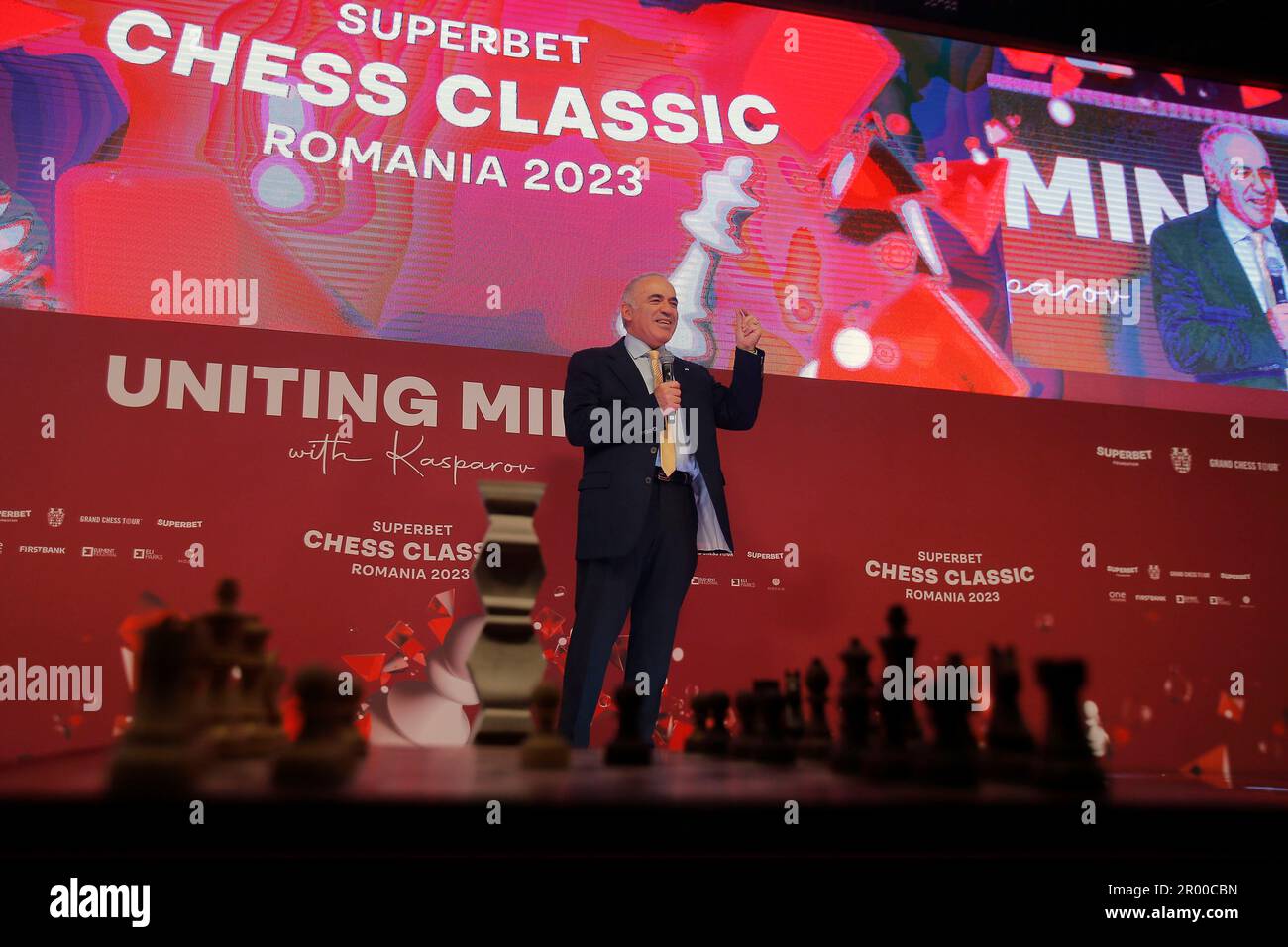 (230506) -- BUCAREST, 6 mai 2023 (Xinhua) -- l'ancien champion mondial des échecs Garry Kasparov prend la parole lors de la cérémonie d'ouverture officielle de la tournée des grands échecs 2023 à Bucarest, Roumanie, 5 mai 2023. (Photos de Cristian Cristel/Xinhua) Banque D'Images