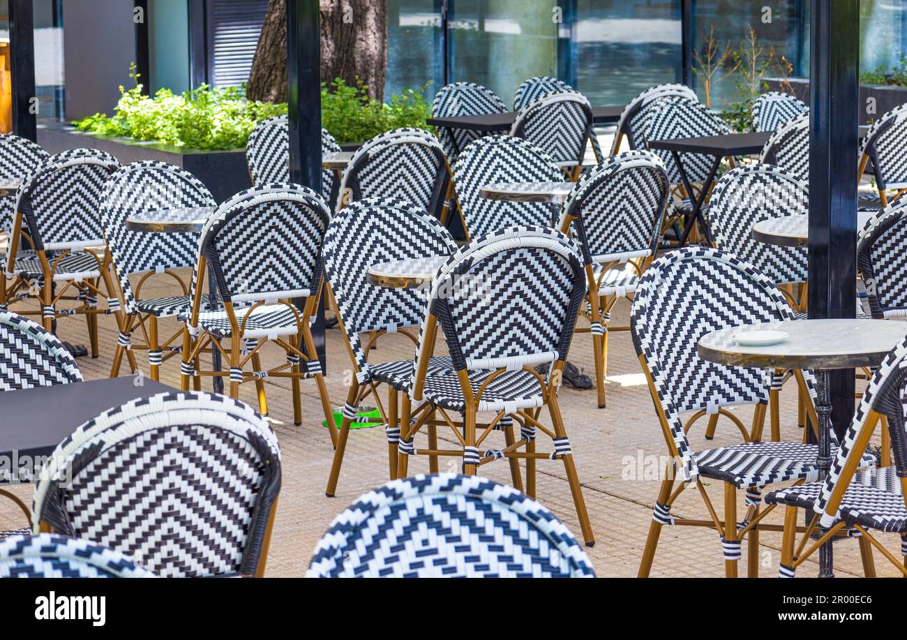 Restaurants et cafés de rue de Buenos Aires dans un quartier branché de Recoleta. Banque D'Images Restaurants et cafés de rue de Buenos Aires dans un quartier branché de Recoleta. Banque D'Images