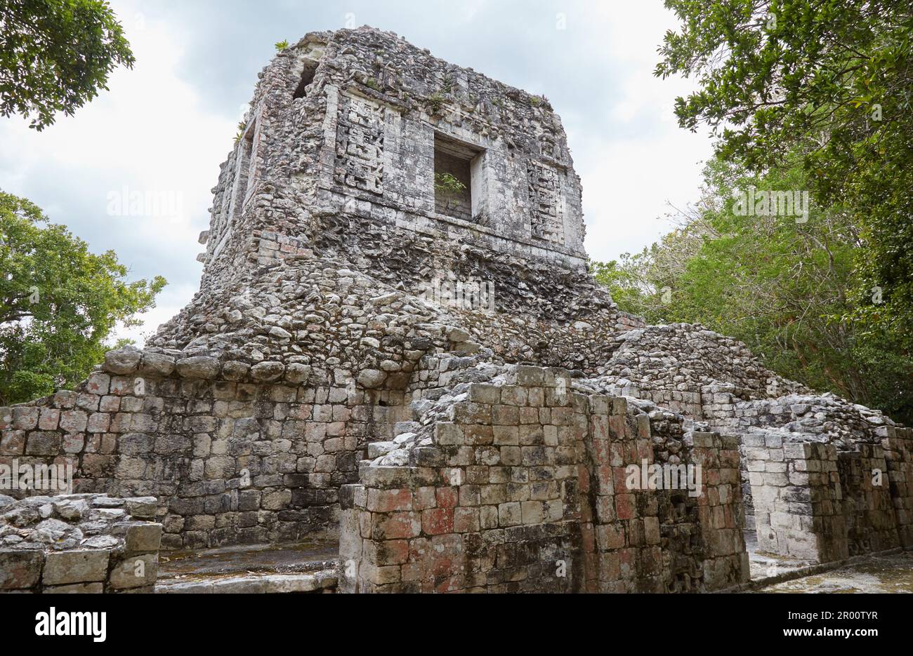 Les ruines mayas de Chicanna à Campeche, au Mexique, le plus connu pour son immense bâtiment de monstre de la Terre Banque D'Images