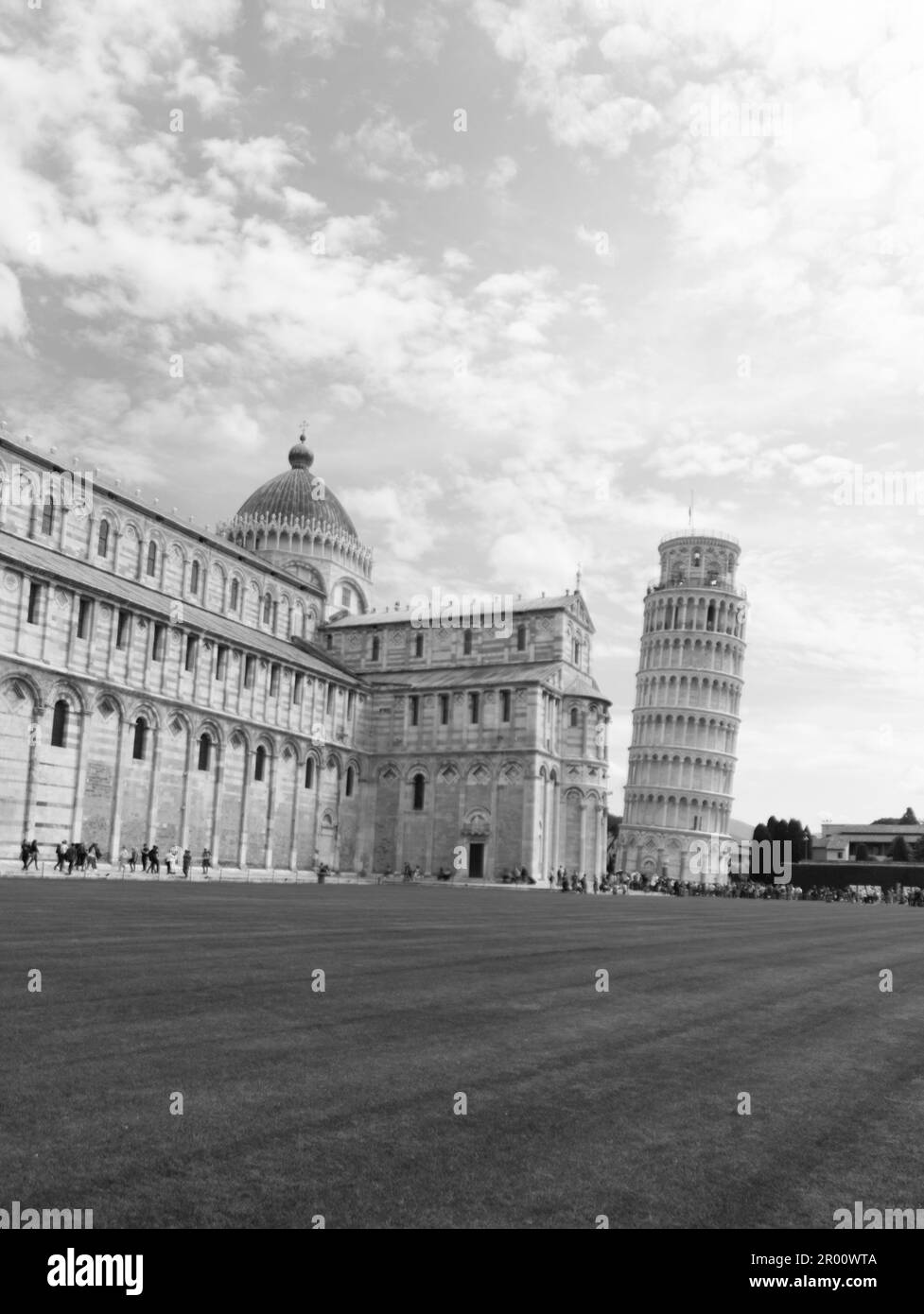 italie , Pise, 30 -04-2023 : PAYSAGE Piazza del Duomo avec cathédrale fanous et tour inclinable. Pise, Italie Banque D'Images