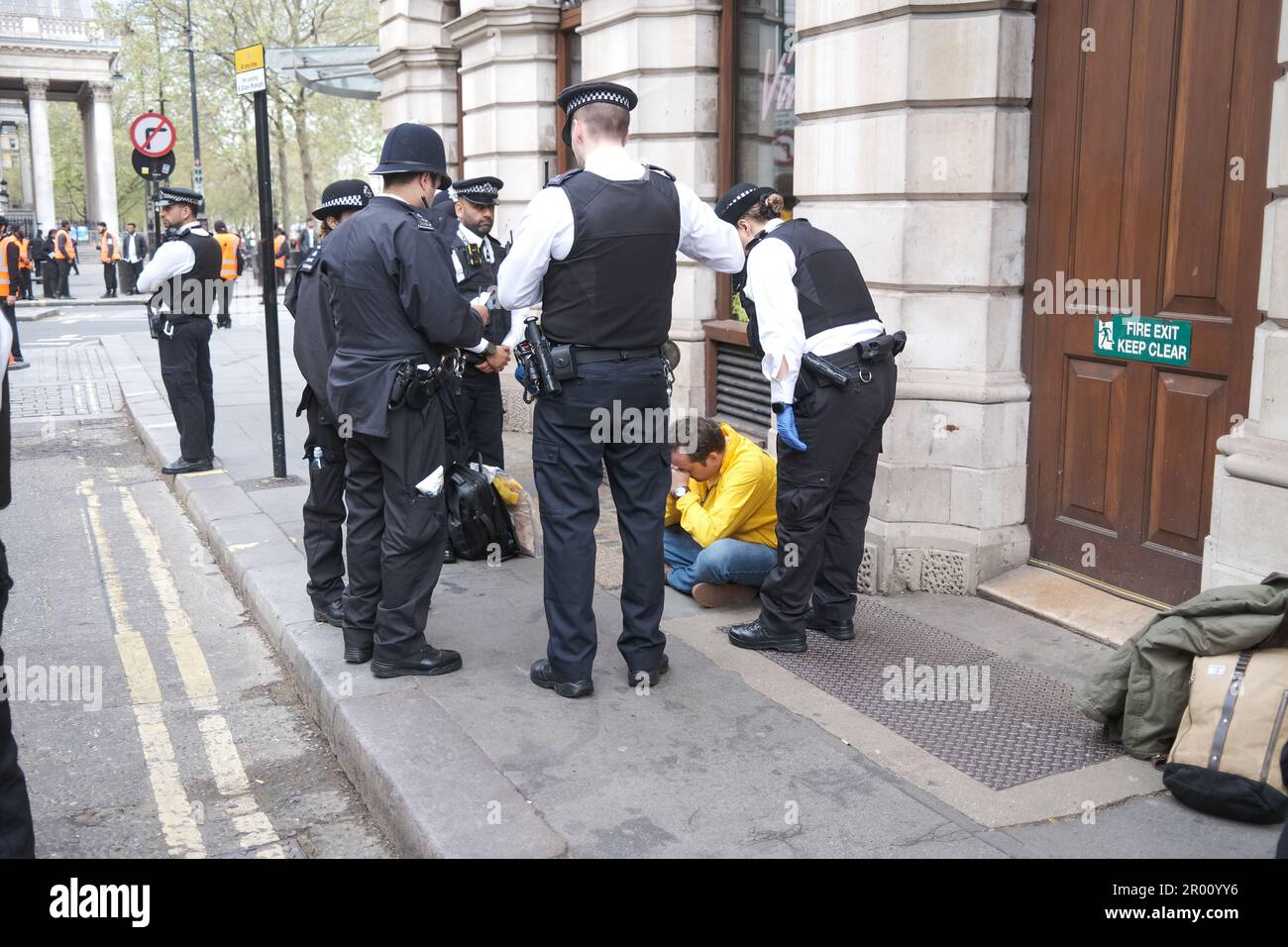 Arrestation par la police de plusieurs anti-monarchistes du groupe républiques crédit: graham mitchell/Alay Live News Banque D'Images
