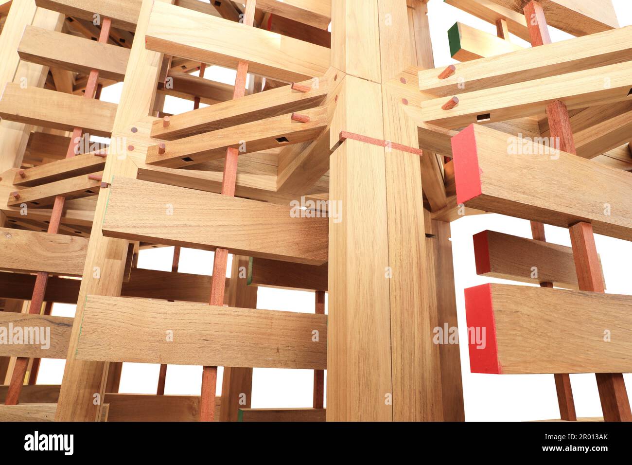 Détail des joints en bois avec joints de cheville en bois isolés. Banque D'Images