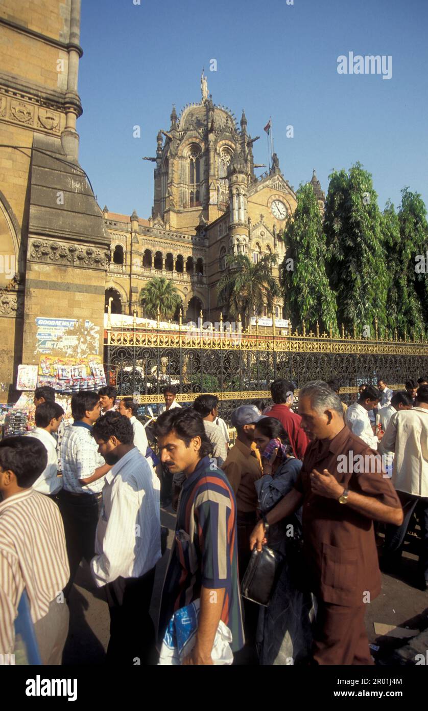 L'architecture de la gare de Mumbai ou Chhatrapati Shivaji Terminus dans le centre-ville de Mumbai en Inde. Inde, Mumbai, mars 1998 Banque D'Images