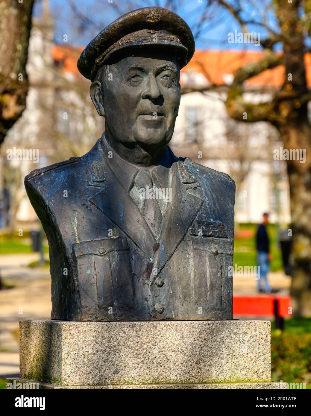 Sculpture du général Antonio pires Veloso sur la place de la République portugaise. Banque D'Images