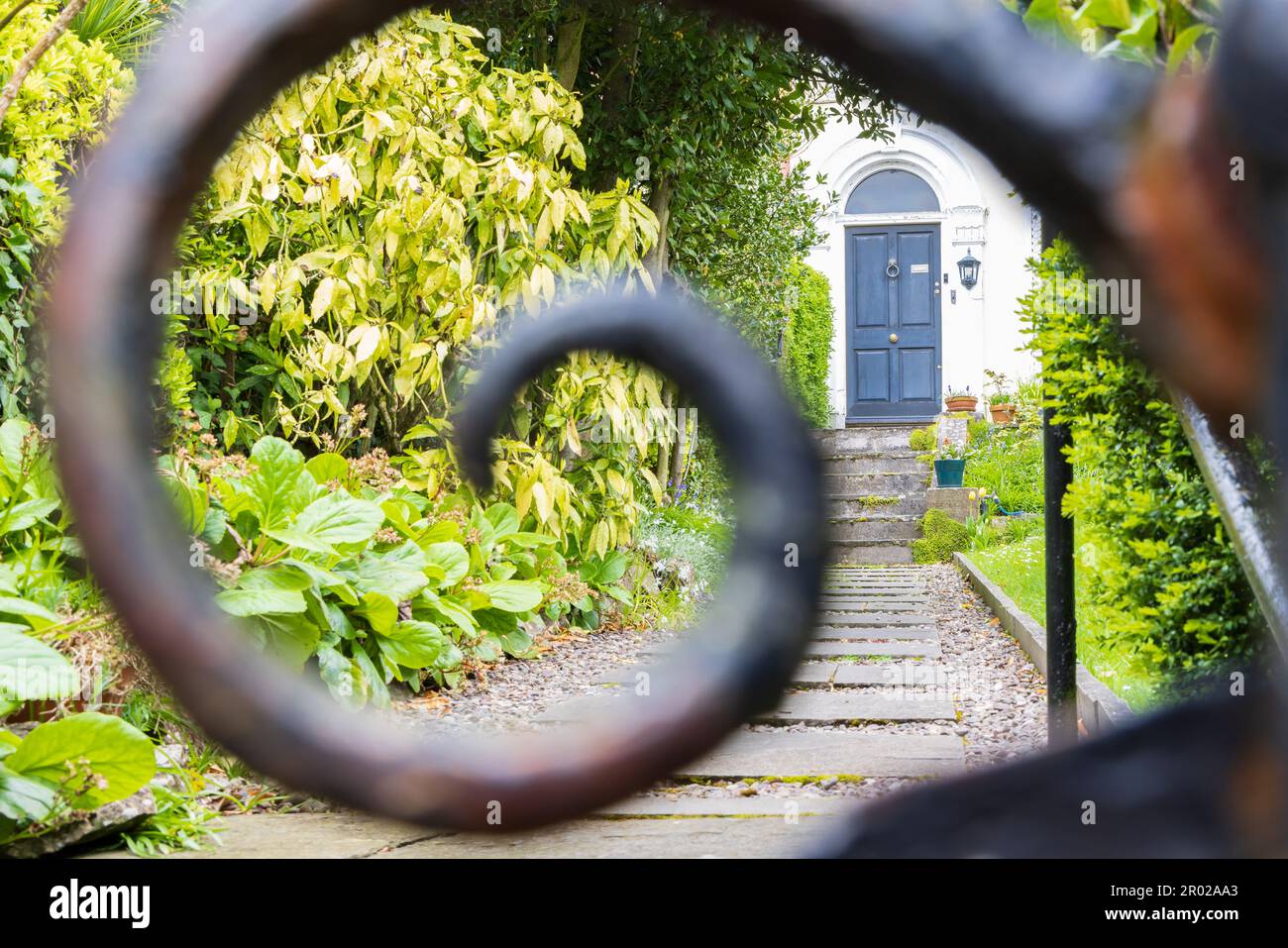 Cours de façade ornementaux entourés de murs le long de la rivière Lee dans la province de Cork Munster en Irlande en Europe Banque D'Images