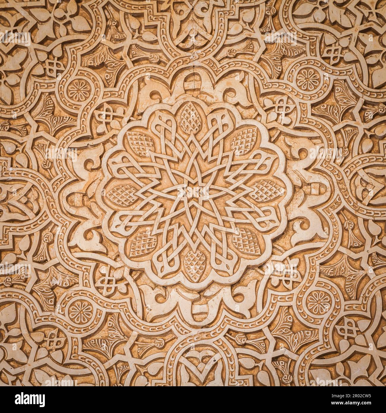 Détail mural du site UNESCO de l'Alhambra à Grenade - sud de l'Espagne. caractères arabes de 600 ans Banque D'Images