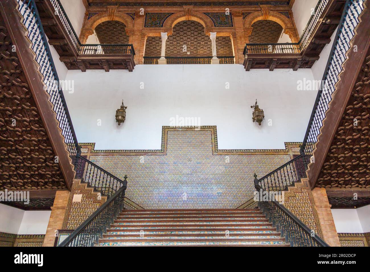 Saville, Espagne. Ancien escalier Renaissance espagnole fait de marbre et de bois Banque D'Images