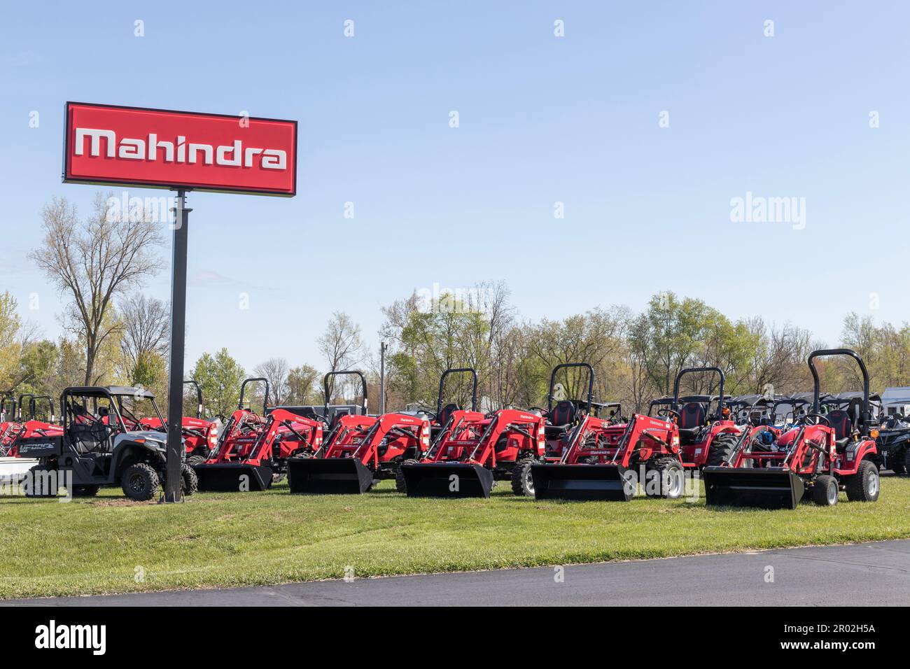 Silver Lake - Circa Mai 2023: Concessionnaire Mahindra Tractors. Mahindra Tractors est un fabricant de machines agricoles. Banque D'Images