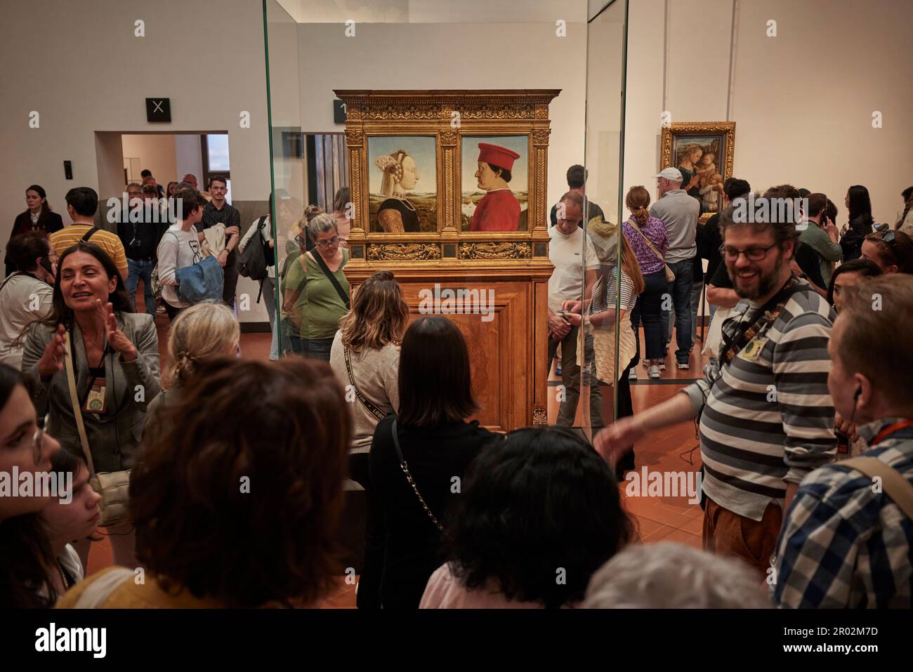 Tourisme avec l'intérieur de la Galleria degli Uffizi, Florence, Florence, Toscane, Italie, Italie, Europe. 2023 le diptyque de Federico da Montefeltro et Bat Banque D'Images